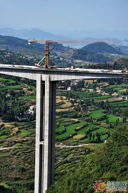 川建塔機(jī)參與貴州仁赤高速項(xiàng)目施工