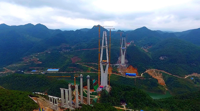 P7527 橋梁 中鐵廣州工程局塔機(jī)在貴州遵余高速TJ一Vll標(biāo)湘江特大橋工地 1.jpg P7527 橋梁 中鐵廣州工程局塔機(jī)在貴州遵余高速TJ一Vll標(biāo)湘江特大橋工地 1.jpg